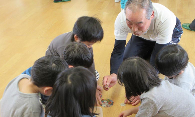 地域の老人会との交流、わいわい交流（地域の特養ホームとの交流）、春と秋に歯科検診、内科検診